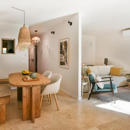 Choose From Mistral Or Appartement *