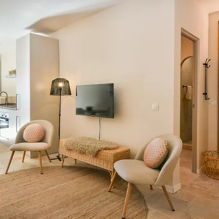 Choose From Mistral Or Appartement