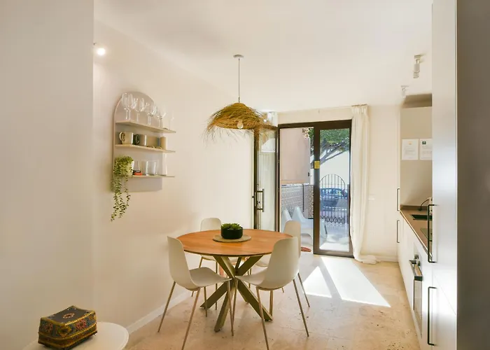 Choose From Mistral Or * מאלגה