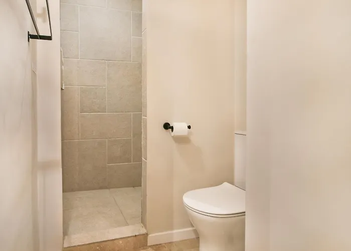 Choose From Mistral Or דירה