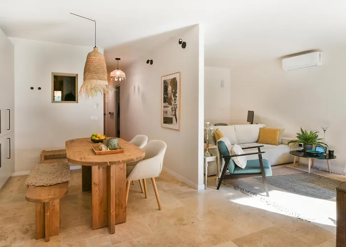 Choose From Mistral Or דירה *