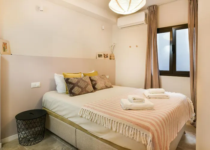 Choose From Mistral Or דירה מאלגה