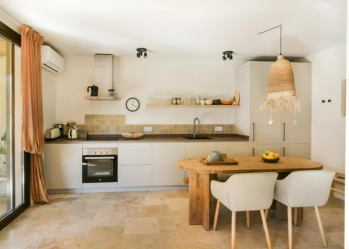 Choose From Mistral Or דירה מאלגה