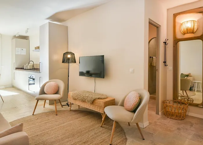 Choose From Mistral Or דירה